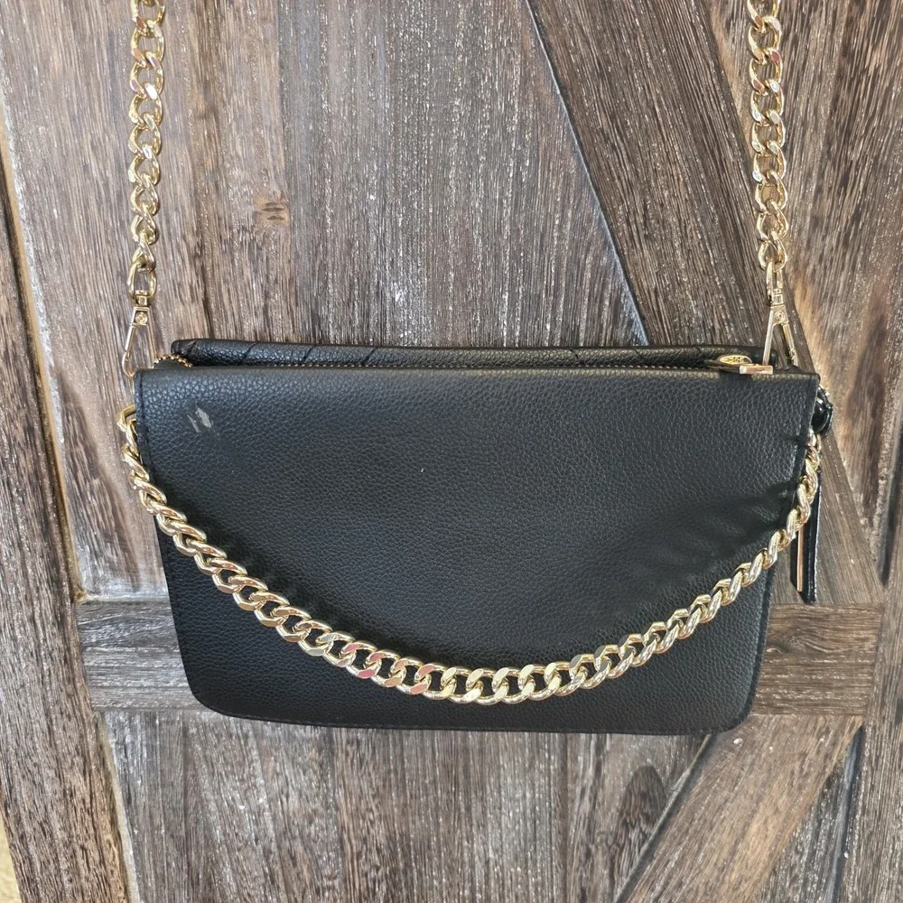 Victoria's Secret Purse Black V-Quilted Top Zip Cross Body Camera‎ Shoulder Bag